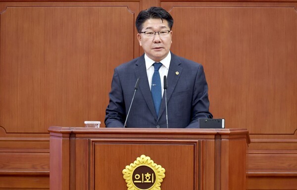 대전시의회가 강제 추행 혐의로 실형을 선고 받은 송활섭(무소속, 대덕구2) 의원에 대한 제명안을 또다시 부결시켰다. (사진=송활섭 대전시의원)