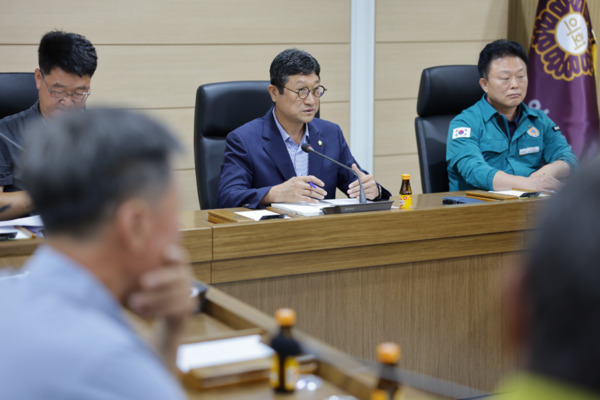 서천군의회는 19일 오전 11시 의회 회의실에서 입법정책위원장을 맡고 있는 이강선 의원이 길산2양수장 친환경 '서래야쌀' 재배단지의 원활한 용수 공급을 모색하기 위한 정책간담회를 개최