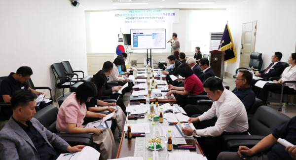 서산시의회는 지난 27일 의원 대기실에서 의원 연구모임 '서산시 해안권 체류형 관광 활성화 연구모임'이 연구용역 착수보고회를 개최하고, 본격적인 연구활동에 돌입했다고 밝혔다. / 서산시의회 제공