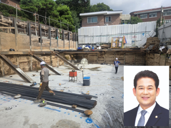 종로구의회는 지난 26일 정재호 의원이 신영동 219-11 부지를 방문하여 '신영동 공영주차장 및 주민편의시설' 건립 공사 현장을 점검했다고 밝혔다. / 정재호 의원 제공