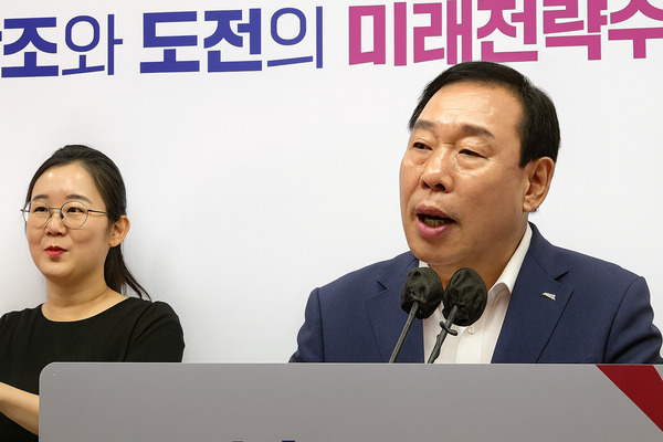 해양수산부의 부산 이전 논의가 특별법 상임위 회부로 본격화된 가운데, 세종시는 반대 입장을 고수하며 고립된 상황에 놓였다.