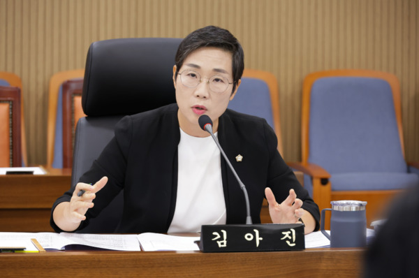 서천군의회는 지난 9월 1일 제333회 임시회를 개회하고, 오는 8일까지의 회기일정을 진행하는 가운데, 김아진 부의장은 관내 주요 사업장 점검을 통해 사업 추진 현황과 운영 실태를 꼼꼼히 살피며, 개선이 필요한 부분을 짚어낼 계획이다. / 김아진 부의장 제공