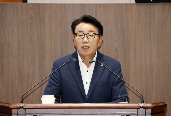 충남도의회는 2일 국민의힘 이철수 의원이 제361회 임시회 제1차 본회의에서 5분 발언을 통해 도내 어린이·사회복지 급식관리지원센터 직원들의 처우 개선 필요성을 강력히 제기했다고 밝혔다. / 충남도의회 제공