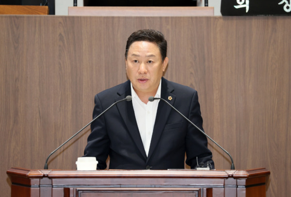 충남도의회는 2일 국민의힘 박정식 의원이 제361회 임시회 제1차 본회의에서 5분 발언을 통해 충청남도 내 디지털 LED 신호등 확대 도입의 필요성을 강력히 주장했다고 밝혔다. / 충남도의회 제공