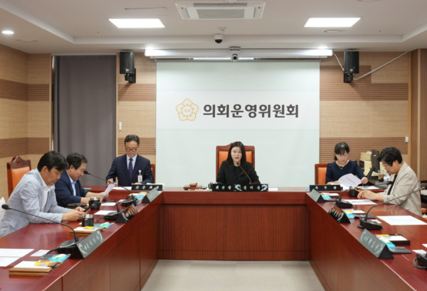 아산시의회는 2일 의회동 5층 의회운영위원회 회의실에서 의회운영위원회가 제1차 회의를 개최하고, 제262회 임시회 의사일정을 확정했다고 밝혔다. / 아산시의회 제공