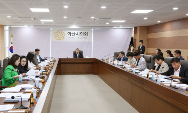 아산시의회는 2일 의회동 3층 다목적 회의실에서 2025년 제4회 의원회의를 개최했다고 밝혔다. / 아산시의회 제공