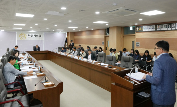 아산시의회는 2일 의회동 3층 다목적 회의실에서 2025년 제4회 의원회의를 개최했다고 밝혔다. / 아산시의회 제공