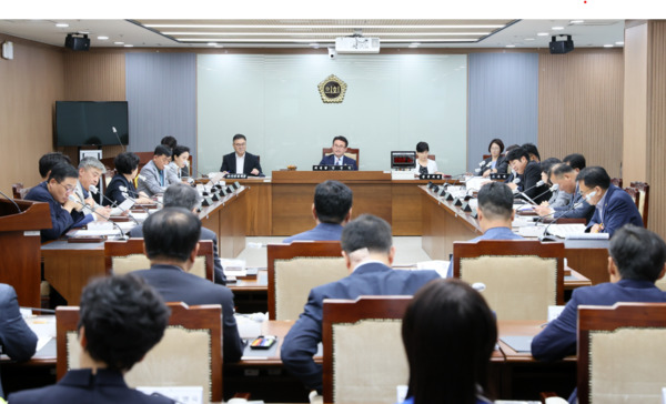 충남도의회 예산결산특별위원회는 지난 2일 충남교육청과 2026년도 교육예산 편성 방향을 논의하기 위한 간담회를 개최했다고 밝혔다. / 충남도의회 제공