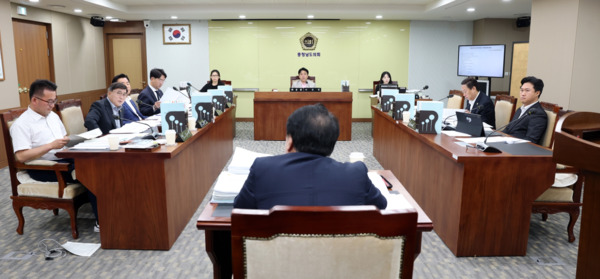 충남도의회 기획경제위원회는 5일 제361회 임시회 제2차 회의를 개최하고, 산업경제실 소관 조례안과 출연계획안·예산안·기금운용계획변경안을 심의했다고 밝혔다. / 충남도의회 제공