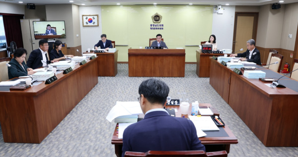 충남도의회 행정문화위원회는 5일 제361회 임시회 제2차 회의를 개최하고, 대변인과 자치안전실 소관 조례안·동의안 및 충청남도 제2회 추가경정예산안을 심사했다고 밝혔다. / 충남도의회 제공