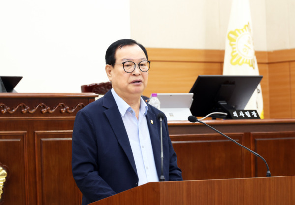 유성구의회는 8일 제279회 임시회 제1차 본회의에서 국민의힘 송봉식 의원이 유성네거리-봉명네거리 방향(구 리베라호텔 네거리) 좌회전 허용 촉구 건의안을 발의했다고 밝혔다. / 유성구의회 제공