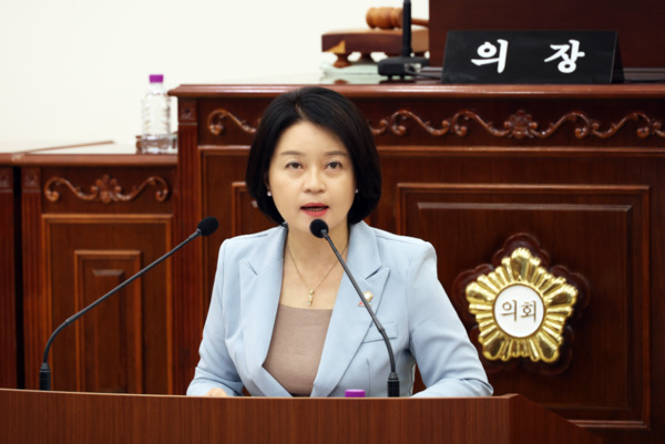 유성구의회는 8일 국민의힘 한형신 의원이 제279회 임시회 제1차 본회의에서 '유성구의회 의원정수 확대 조정 촉구 건의안'을 대표 발의했다고 밝혔다. / 유성구의회 제공