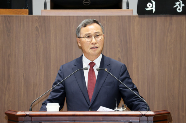 충남도의회는 9일 국민의힘 윤희신 의원이 제361회 임시회 제2차 본회의에서 도정 및 교육행정 질문을 통해 노후석탄화력발전소 폐지에 따른 후속 대책을 점검하고, 지역경제 활성화를 위한 대책 마련을 촉구했다고 밝혔다. / 충남도의회 제공