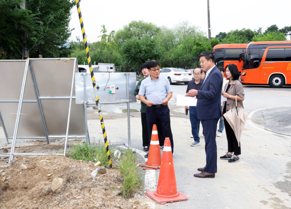 유성구의회는 10일 여성용 부의장이 주민들의 오랜 숙원사업이었던 대정동 일원 도로개선공사를 적극 추진해 지역주민들의 안전하고 쾌적한 보행환경 조성에 앞장섰다고 밝혔다. / 여성용 부의장 제공