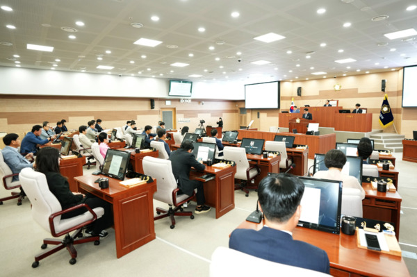 아산시의회는 오는 16일부터 26일까지 11일간 제262회 임시회를 개회하고, 조례안 등 50건의 안건을 심사할 예정이라고 밝혔다. 사진은 제261회 임시회 모습 / 뉴스티앤티 DB