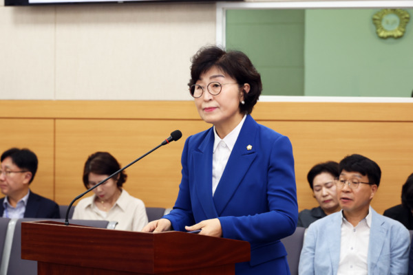 유성구의회는 지난 11일 제279회 임시회 제1차 사회도시위원회에서 더불어민주당 최옥술 의원이 대표 발의한 '유성구 건강생활지원센터 설치 및 운영 조례안'을 심의·의결했다고 밝혔다. / 유성구의회 제공