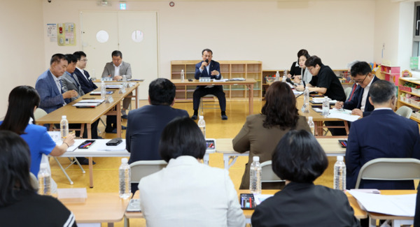 충남도의회는 12일 '충남형 유보통합 추진 지원을 위한 특별위원회'가 제4차 회의와 연계해 아산시 삼성트라움어린이집과 육아종합지원센터 현장을 방문했다고 밝혔다. / 충남도의회 제공