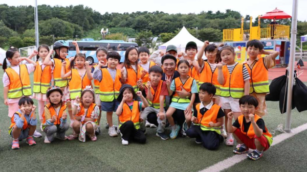 계룡시는 지난 11일부터 12일까지 양일간 계룡시 종합운동장에서 한국어린이안전재단과 협업하여 진행한 '2025년 찾아가는 안전체험교실'을 성황리에 마무리했다고 밝혔다. / 계룡시청 제공