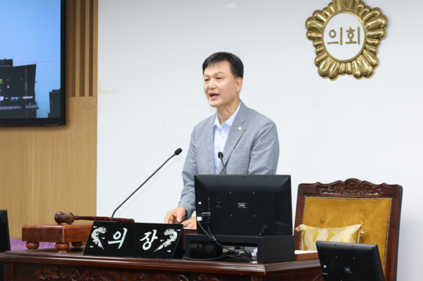 종로구의회는 지난 10일 제343회 임시회 제2차 본회의를 끝으로 9일간의 의사일정을 모두 마무리한 가운데, 라도균 의장이 폐회사를 하고 있다. / 종로구의회 제공