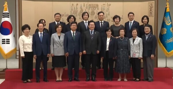 15일 용산 대통령실에서 열린 임명장 수여식 기념촬영 모습 