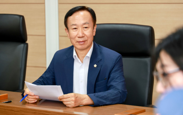 서천군의회는 지난 11일 의회에서 한경석 의원 주관으로 서천읍 구도심권 상권 활성화를 위한 간담회를 진행했다고 밝혔다. / 한경석 의원 제공