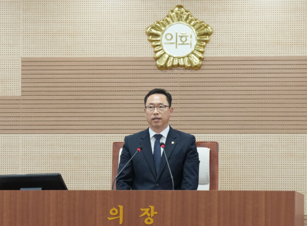 아산시의회는 16일 제262회 임시회를 개회하고, 11일간의 의정활동에 돌입한 가운데, 홍성표 의장이 개회사를 하고 있다. / 아산시의회 제공