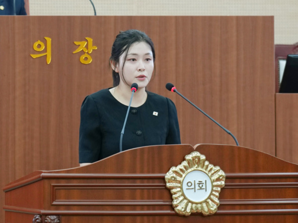 아산시의회는 16일 더불어민주당 김미성 의원이 제262회 임시회 제1차 본회의에서 'AI도시 아산, 이제 선택이 아닌 필수'를 주제로 5분 자유발언을 통해 아산시가 AI 선도도시로 나아가야 하는 필요성과 구체적인 전략을 제시했다고 밝혔다. / 아산시의회 제공