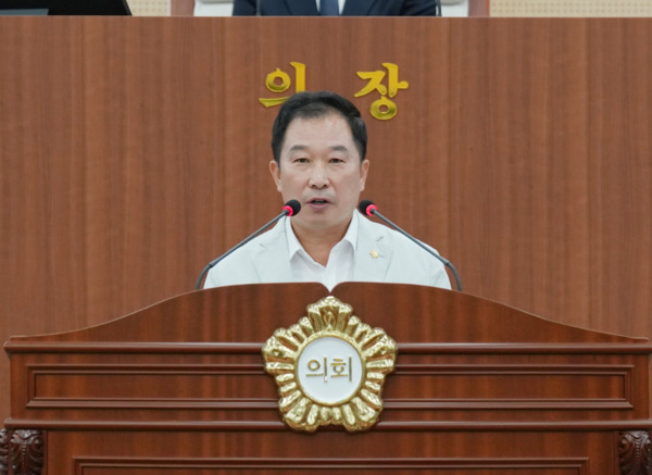 아산시의회는 16일 더불어민주당 천철호 의원이 제262회 임시회 제1차 본회의에서 '50일의 기적! 안전한 아산을 향한 준비'라는 주제로 5분 자유발언을 진행하고, 집중호우 피해 복구 경험을 공유하고 향후 재난 대응 강화를 촉구했다고 밝혔다. / 아산시의회 제공