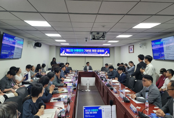 더불어민주당 복기왕 의원은 17일 '개인형 이동장치 기본법 제정 공청회 : 길에선 누구나 乙, 시민안전과 이동권 보장의 딜레마'를 성황리에 개최했다고 밝혔다. / 복기왕 의원 제공