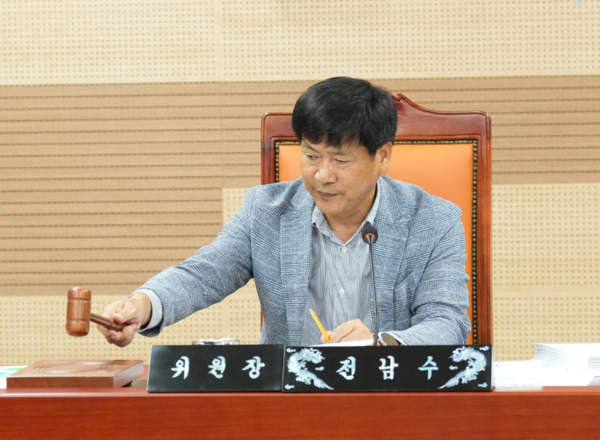 아산시의회 기획행정농업위원회는 지난 17일 23건의 조례안 등 각종 안건에 대해 심사를 진행했다고 밝혔다. / 아산시의회 제공