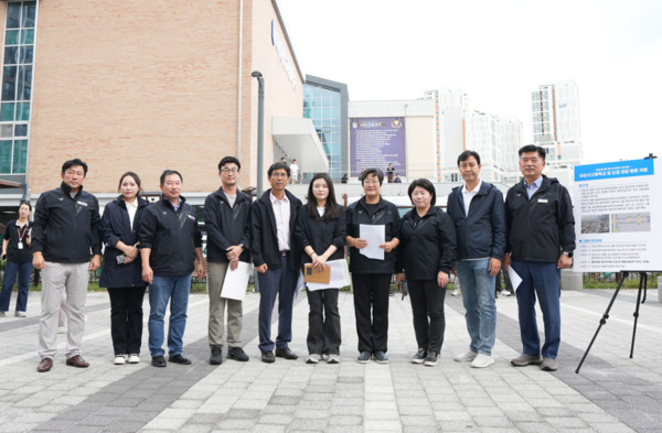 아산시의회는 제262회 임시회 기간 중인 18일 지역 현안과 주요 사업장을 방문해 현장을 점검했다고 밝혔다(사진 왼쪽부터 윤원준 의원, 박효진 의원, 천철호 의원, 안정근 의원, 홍순철 의원, 김미성 의원, 김희영 의원, 김은복 의원, 명노봉 의원, 맹의석 부의장). / 아산시의회 제공