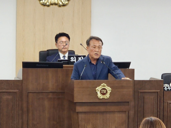 충청광역연합의회는 18일 국민의힘 김응규 의원이 제6회 임시회 1차 본회의에서 연합정책질문을 통해 충청광역연합의 출범 후 9개월 간의 성과와 비전·권한과 재정 확보·홍보 방안 등을 점검하고 향후 발전 방향을 제시했다고 밝혔다. / 충청광역연합의회 제공