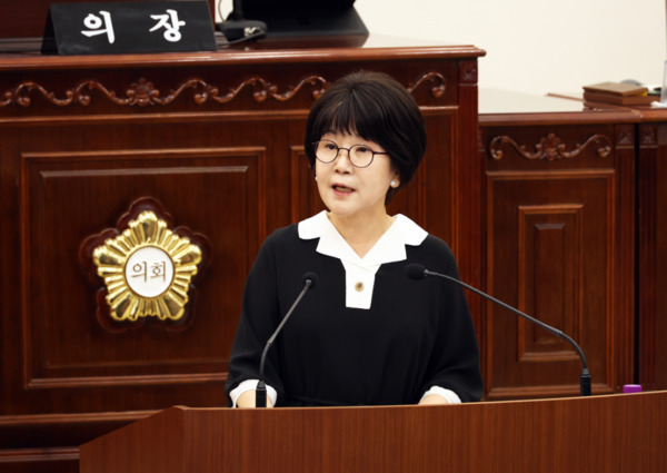 유성구의회는 19일 국민의힘 이희래 의원(윤리특별위원장)이 제279회 임시회 제2차 본회의에서 5분 자유발언을 통해 우리 사회의 심각한 자살 문제와 지역 차원의 자살예방 대책 강화를 촉구했다고 밝혔다. / 유성구의회 제공