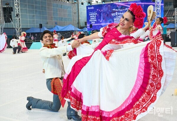 2025 천안흥타령춤축제 현장(춤배우기 국제춤) / 천안시 제공