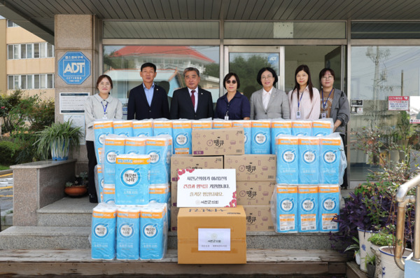 서천군의회는 26일 추석 명절을 앞두고 관내 사회복지시설을 방문해 지역의 이웃들과 함께 따뜻한 온정의 손길을 나누었다고 밝혔다. / 서천군의회 제공