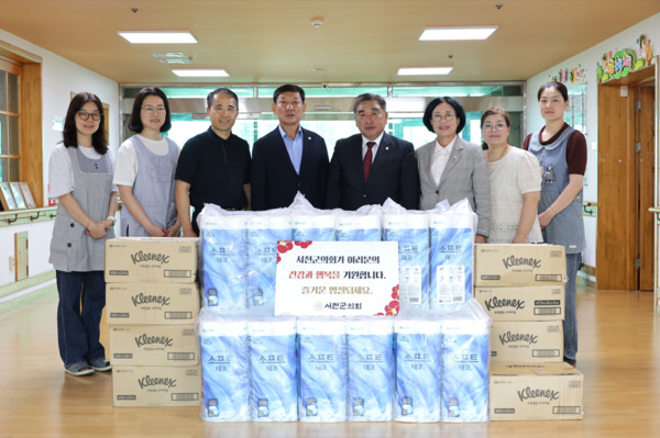 서천군의회는 26일 추석 명절을 앞두고 관내 사회복지시설을 방문해 지역의 이웃들과 함께 따듯한 온정의 손길을 나누었다고 밝혔다. / 서천군의회 제공