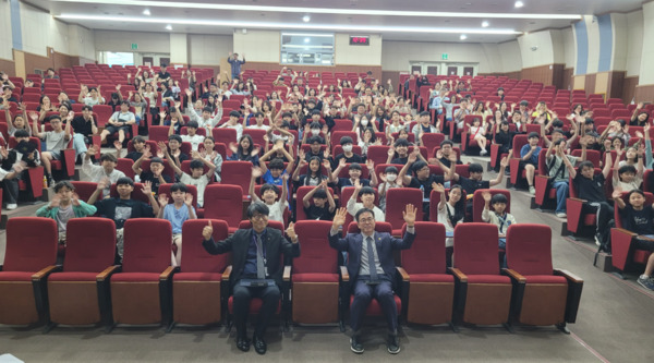 충북교육청 직속기관 교육연구정보원부설영재교육원은 27일 2025학년도 정보영재원 수료식을 개최했다고 밝혔다. / 충북교육청 제공