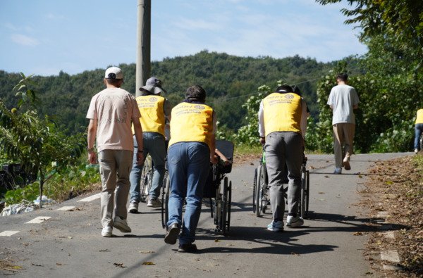 국제로타리 3620지구 천안선행 로타리클럽은 27일 오전 10시 천안시 동남구 북면 소재 구산원 강당에서 봉사활동을 위한 업무협약을 체결하고, 첫 번째 봉사활동을 실시했다고 밝혔다. / 천안선행 로타리클럽 제공