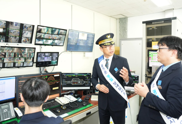 아산시의회는 2일 오후 1시 온양온천역에서 홍성표 의장이 '일일 명예역장'으로 위촉됐다고 밝혔다. / 아산시의회 제공