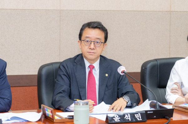 서울시 강남구의회는 지난 20일 국민의힘 윤석민 의원이 대표 발의한 '강남구의회와 진도군의회 간 친선결연에 관한 결의안'이 제330회 임시회 제2차 본회의에서 가결됐다고 밝혔다. / 윤석민 의원 제공