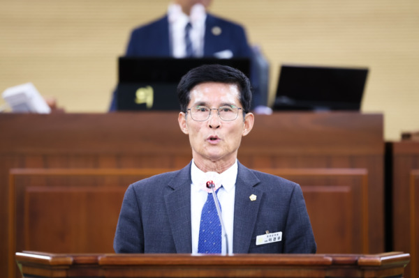 청양군의회는 지난 21일 이경우 의원이 제315회 임시회 군정질문에서 "행정 중심의 운영에서 벗어나 주민이 주도하는 진정한 자치를 구현해야 한다"며, 제도 전반의 손질을 주문했다고 밝혔다. / 청양군의회 제공