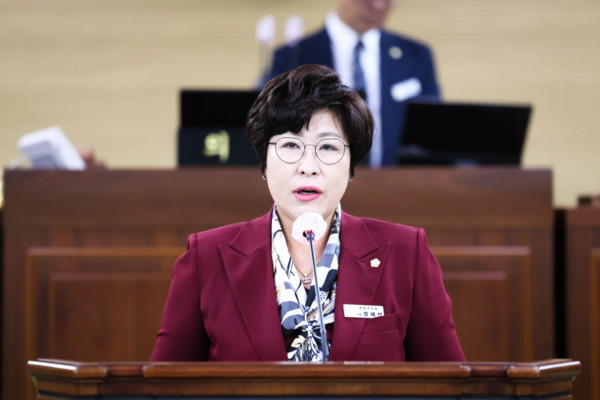 청양군의회는 지난 21일 정혜선 의원이 제315회 임시회 군정질문에서 공공건축물의 지속가능한 운영 전략을 주문했다고 밝혔다. / 청양군의회 제공