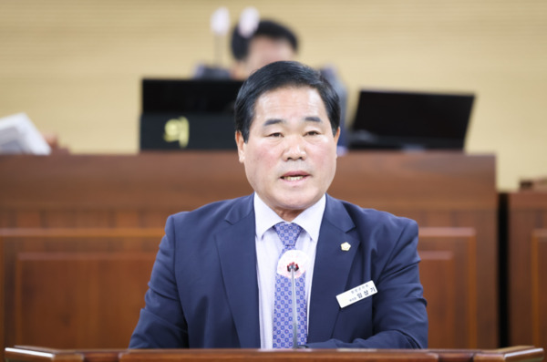 청양군의회는 지난 21일 임상기 부의장이 제315회 임시회 군정질문에서 농공단지의 숨은 공실과 낮은 실가동률 문제를 지적하며, 실효성 있는 활성화 대책 마련을 주문했다고 밝혔다. / 청양군의회 제공
