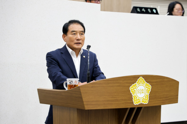 당진시의회는 29일 국민의힘 김덕주 의원이 제124회 임시회 제2차 본회의에서 5분 자유발언을 통해 "시청 주차장이 시민과 직원 모두에게 불편한 공간이 되어버렸다"며, 근본적인 개선책 마련을 촉구했다고 밝혔다. / 당진시의회 제공