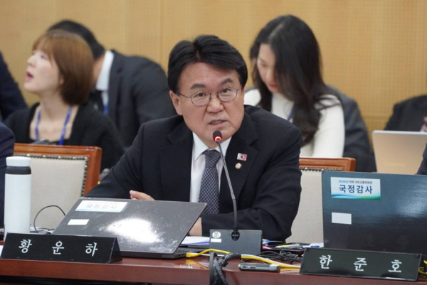 조국혁신당 황운하 의원은 29일 국정감사 질의에서 수도 설계의 기준과 방향성을 점검했으며, 특히 대통령의 의지 확인을 통한 수도이전 신속추진과 대법원 이전을 통한 수도 완성도 제고 방안을 강조했다고 밝혔다. / 뉴스티앤티 DB