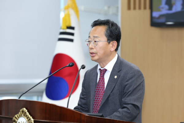 종로구의회는 29일 이응주 의원이 제344회 임시회 제2차 본회의에서 '서울특별시 한옥 등 건축자산의 진흥에 관한 조례 개정 촉구 건의안'을 대표 발의했다고 밝혔다. / 이응주 의원 제공