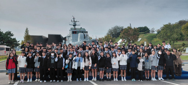 서산 서일중학교는 지난 21일 1학년 학생을 대상으로 평택 서해 수호관과 아산 피나클랜드로 안보 교육 현장 체험학습을 실시했다고 밝혔다. / 서산교육지원청 제공
