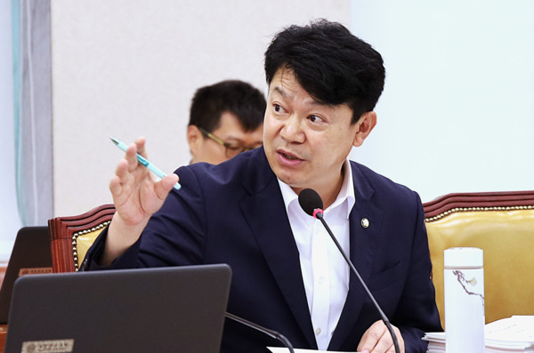 더불어민주당 복기왕 의원은 지난 29일 국토교통부 종합 국정감사에서 충남의 핵심 지역 현안을 직접 챙기며 실질적인 성과를 이끌어냈다고 밝혔다. / 뉴스티앤티 DB