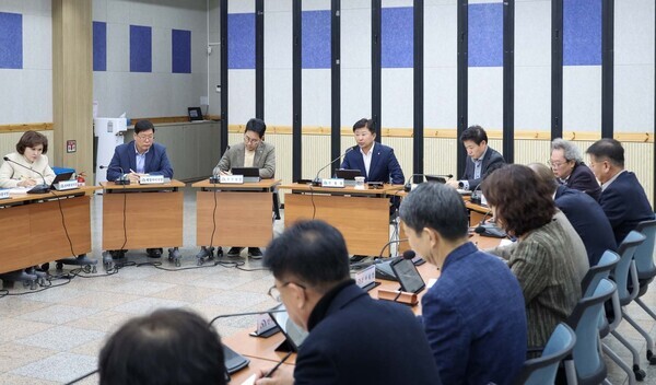 최충규 대덕구청장이 3일 가을철 산불 등 화재 예방에 대한 사전점검 및 선제적 대비 태세 유지를 주문했다. / 대전 대덕구 제공