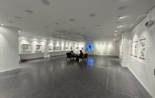 대전사회혁신센터는 3일부터 오는 14일까지 2주간 복도갤러리에서 시민이 일상 속에서 예술을 자연스럽게 만나는 열린문화공간을 만들기 위해 전시 '스미고 번지다 – 글과 풍경의 감성展'을 개최한다고 밝혔다. / 대전사회혁신센터 제공